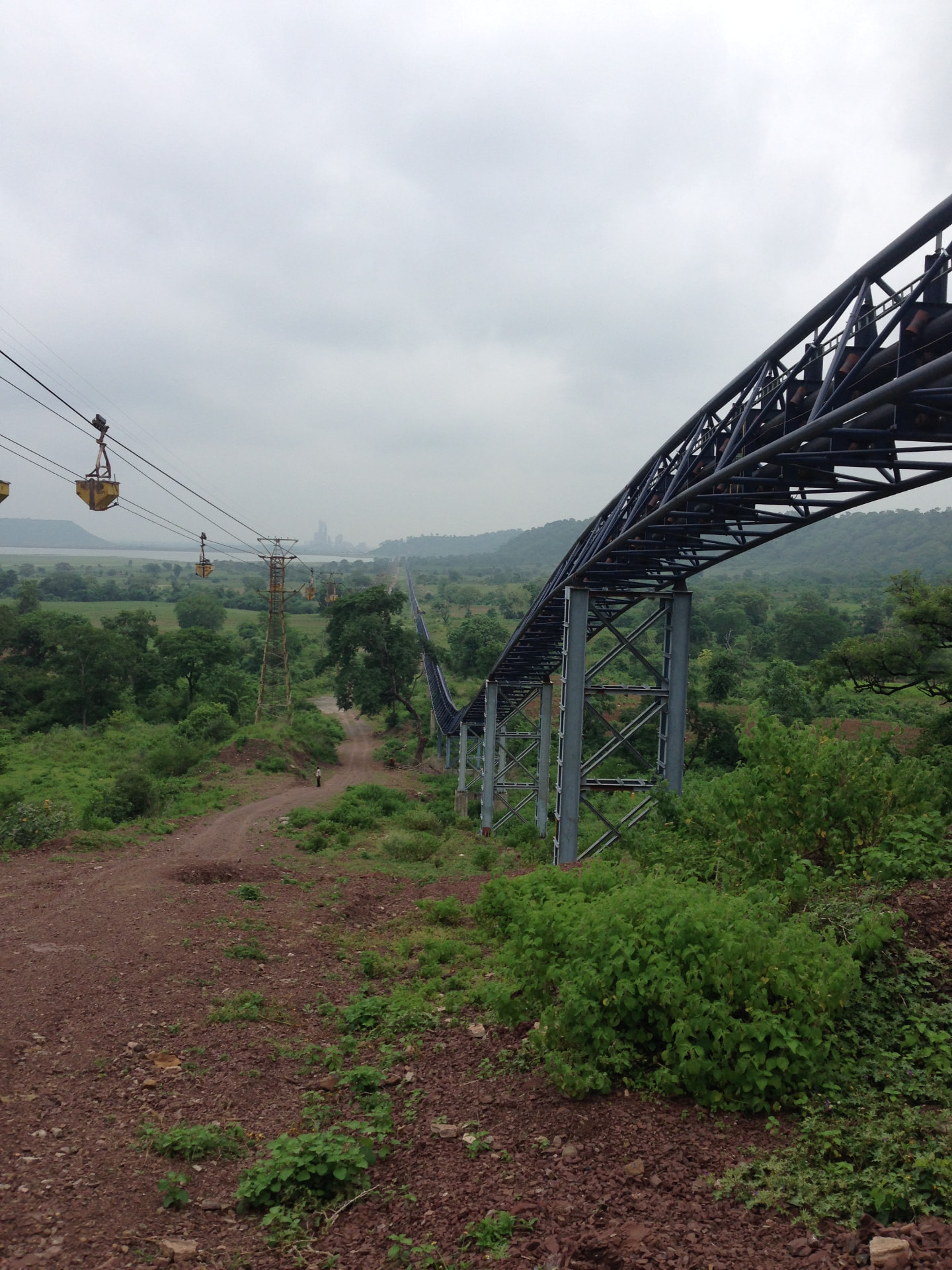 Curved overland conveyor — Horizontally curved conveyor replacing an aerial ropeway.